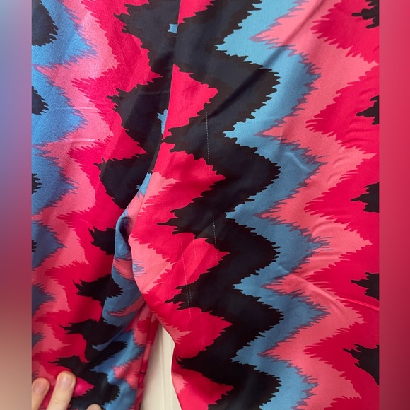 Nasty Gal Zig Zag Print Woven Flare Pants - Picture 7 of 8